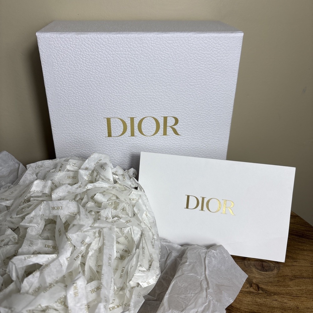DIOR MEDIUM WHITE PEBBLE BOX 9"x9"x4.5"WITH FLAP, TISSUE‎ PAPER, CARD